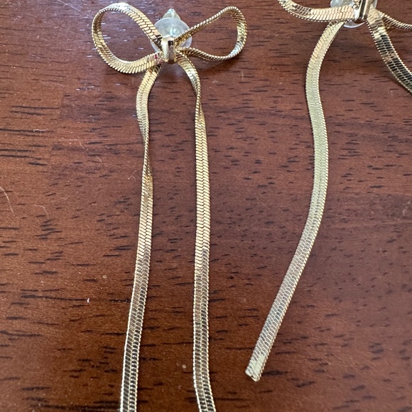 Gold tone bow earrings - post style - Picture 3 of 4